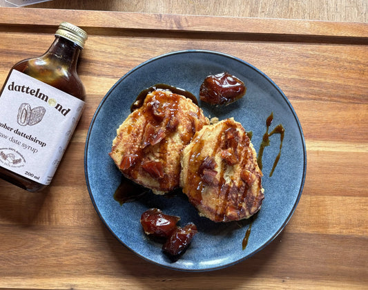 Gluten-Free Coconut Pancakes with Raw Date Syrup - dattelmond KLG