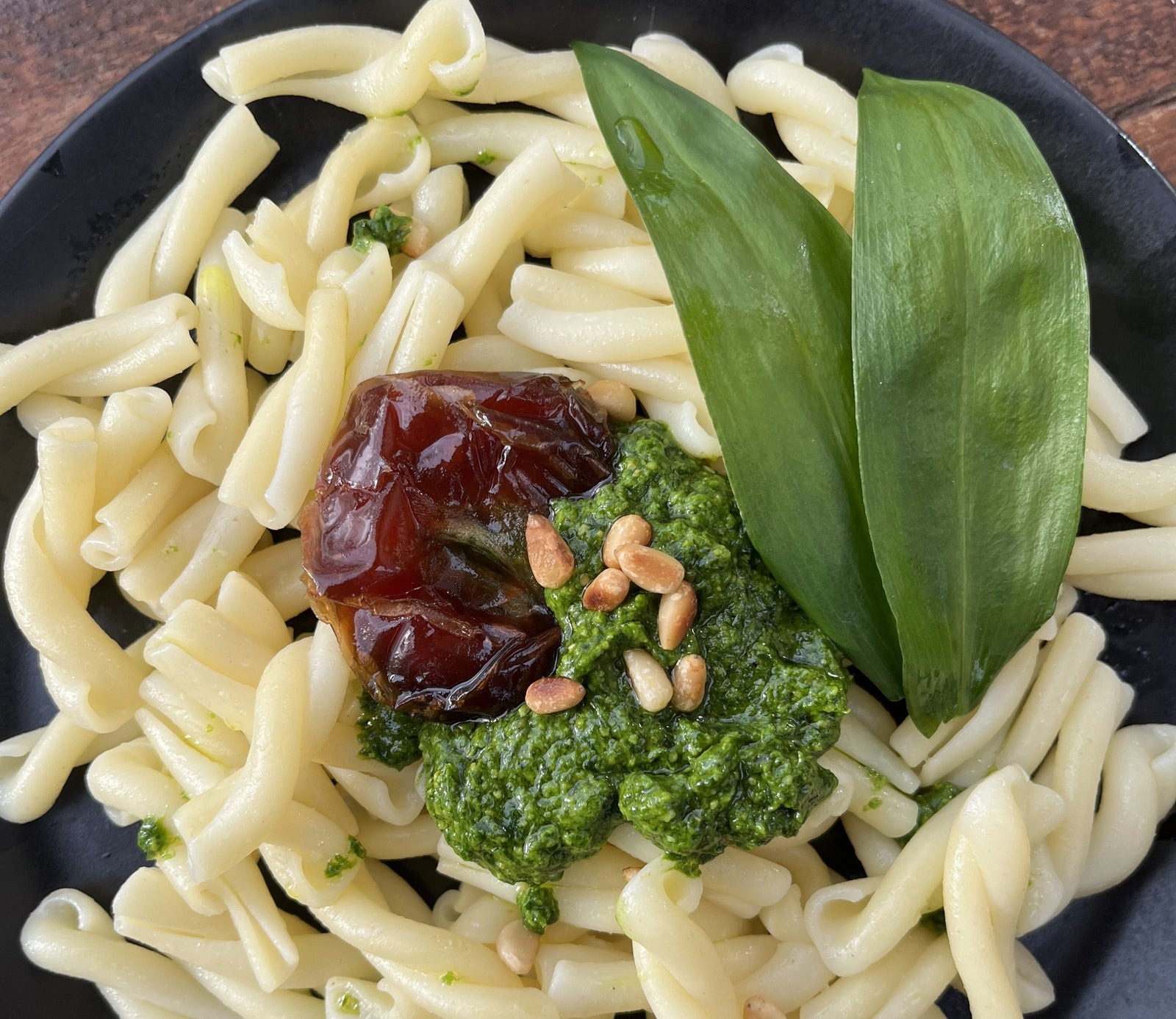 Easy Wild-Garlic Pesto with Dates
